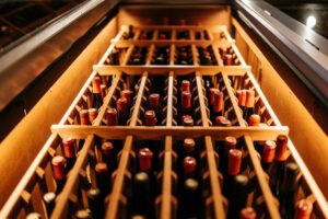 Temperaturas em queda, taças em alta: os rótulos ideais para o inverno, segundo a sommelier Stella Mariano