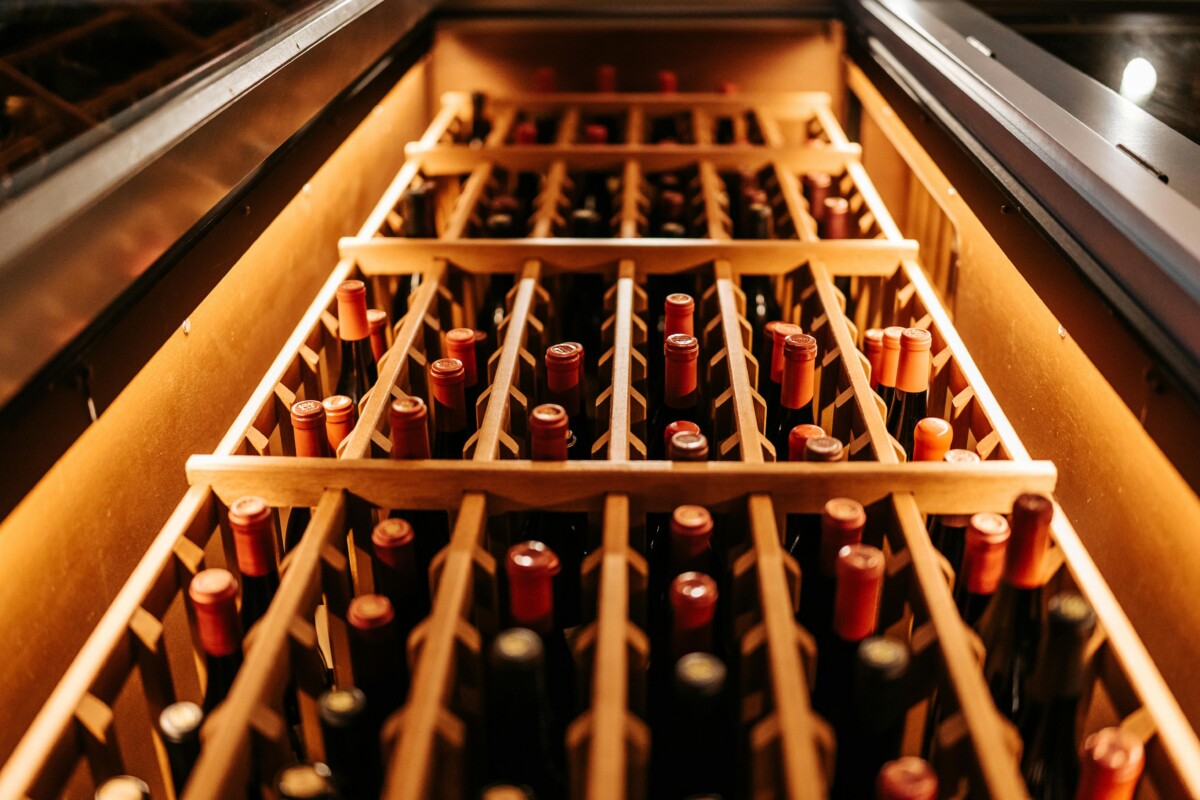 Temperaturas em queda, taças em alta: os rótulos ideais para o inverno, segundo a sommelier Stella Mariano